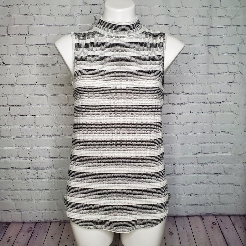 Daytrip Sleevless Gray & White Ribbed Turtleneck Top Size M